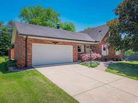 8103 Pine Creek Dr, Evansville, IN 47710