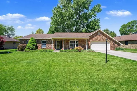 745 Heritage Ln, Warsaw, IN 46582