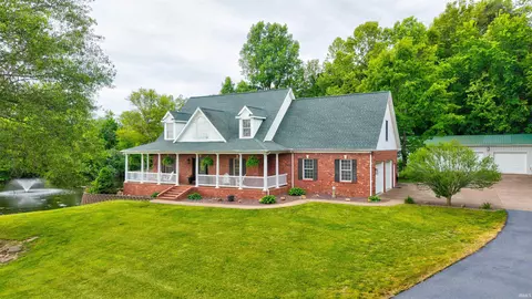 21 N Fetter Ln, Boonville, IN 47601