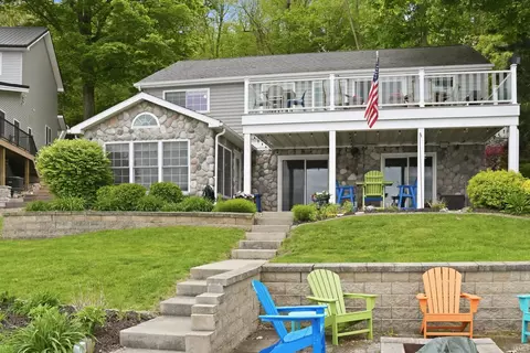 9715 E 645 S Rd, Wolcottville, IN 46795