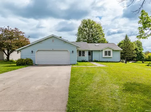 1704 N Thorn Tree Rd, Muncie, IN 47304