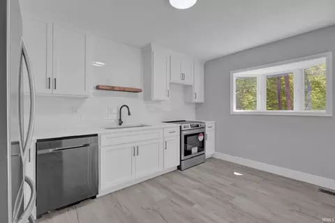 Kitchen - 7380 E Salt Creek Dr, Bloomington, IN 47401 photo 2 of 2