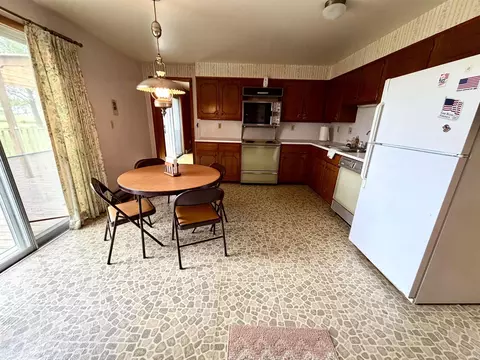 Kitchen - 2811 E 100 South Rd, Kokomo, IN 46902 photo 2 of 4