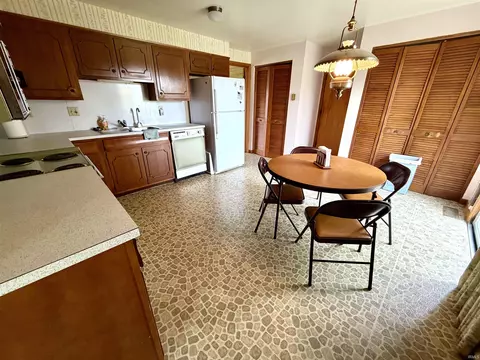 Kitchen - 2811 E 100 South Rd, Kokomo, IN 46902 photo 3 of 4