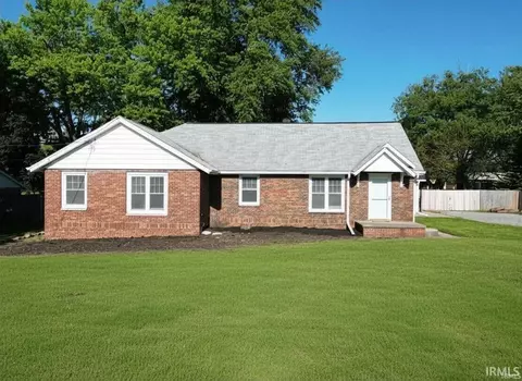 203 N Oakland Ave, Nappanee, IN 46550