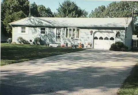 10301 Glenwood Ave, Osceola, IN 46561