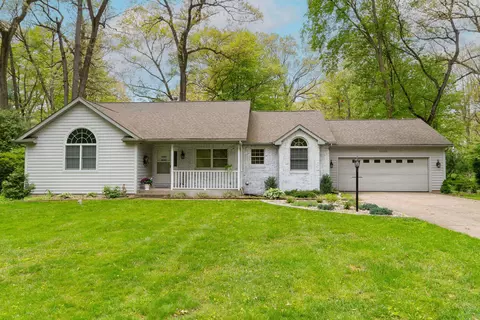 50605 Mohawk Dr, Granger, IN 46530