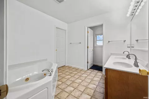 Bath - 12291 W Deerfield Loop, Delphi, IN 46923 photo 2 of 4