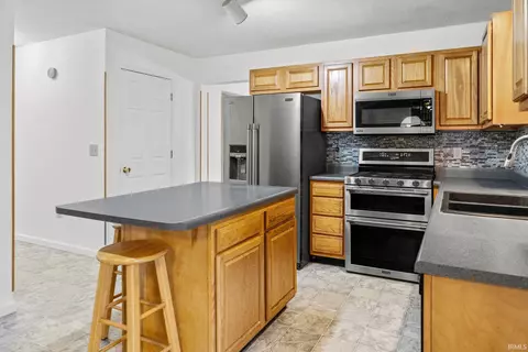 Kitchen - 12291 W Deerfield Loop, Delphi, IN 46923 photo 3 of 4