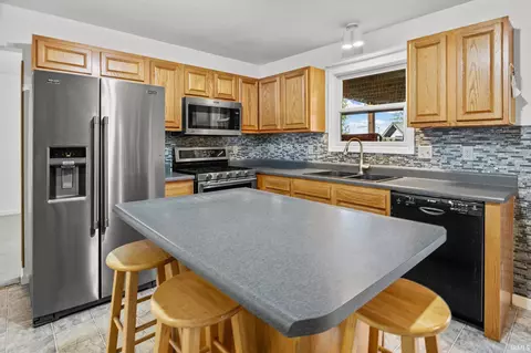 Kitchen - 12291 W Deerfield Loop, Delphi, IN 46923 photo 2 of 4