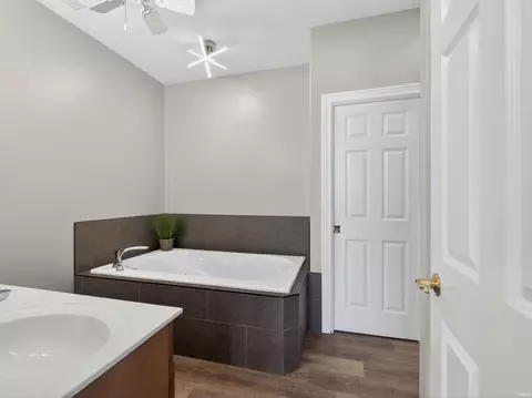Bath - 8732 E Smith Dr #E3, Syracuse, IN 46567 photo 3 of 6