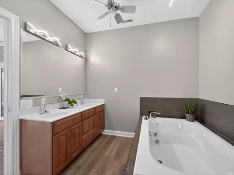 Bath - 8732 E Smith Dr #E3, Syracuse, IN 46567 photo 1 of 6