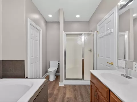Bath - 8732 E Smith Dr #E3, Syracuse, IN 46567 photo 2 of 6