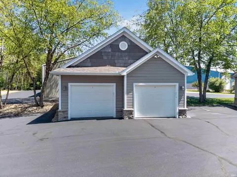 Exterior - 8732 E Smith Dr #E3, Syracuse, IN 46567 photo 2 of 3