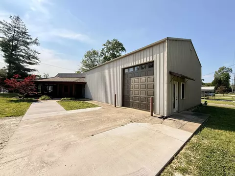 716 Gough Ave, Boonville, IN 47601
