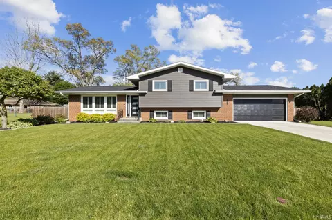 1528 N Bay Dr, Elkhart, IN 46514