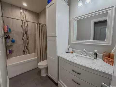 Bath - 1104 E Short Dr, Knox, IN 46534 photo 1 of 4