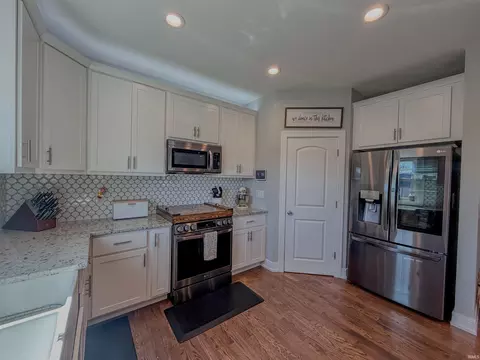Kitchen - 1104 E Short Dr, Knox, IN 46534 photo 3 of 3