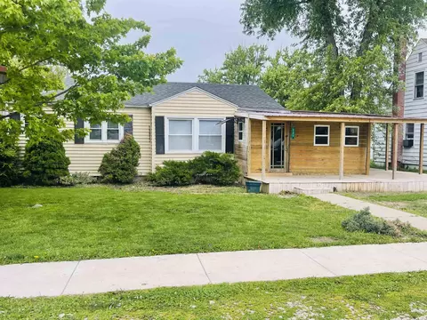 221 S D St, Gas City, IN 46933