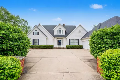 50633 Hollybrook Dr, Granger, IN 46530