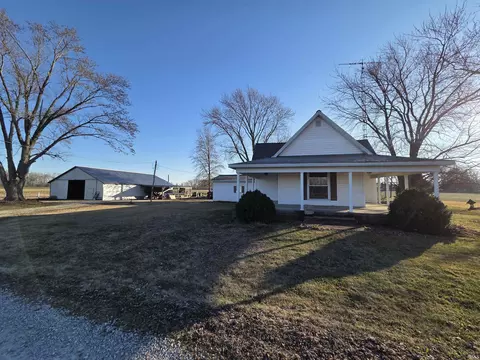 10456 N 50 E Rd, Plainville, IN 47568