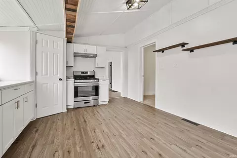 Entry Way - 118 Mcclellan St, Windfall, IN 46076 photo 1 of 2