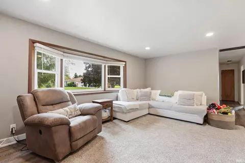 Living - 1821 Billy Dr, Fort Wayne, IN 46818 photo 1 of 1