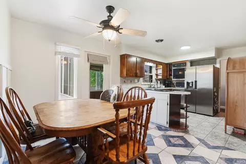 Dining - 1821 Billy Dr, Fort Wayne, IN 46818 photo 2 of 2