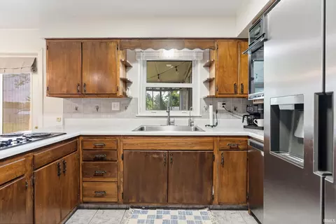 Kitchen - 1821 Billy Dr, Fort Wayne, IN 46818 photo 2 of 4