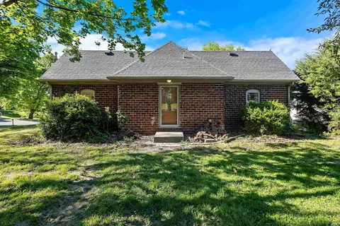 414 Dewey St, Veedersburg, IN 47987