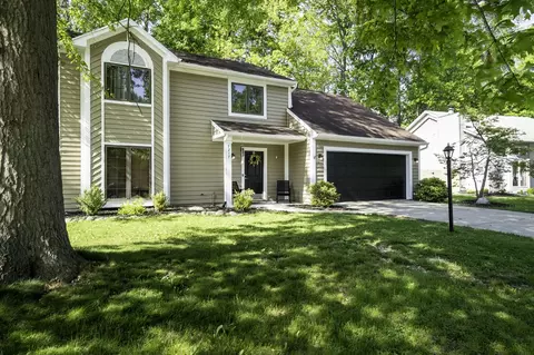 7217 Wood Meadows Ln, Fort Wayne, IN 46835