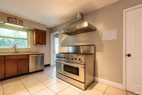 Kitchen - 120 E Dixie St, Bloomington, IN 47401 photo 2 of 2
