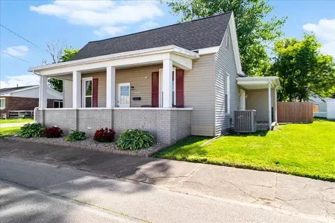614 S 3rd St, Boonville, IN 47601