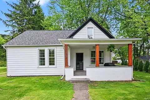 307 S Maple St, Pierceton, IN 46562