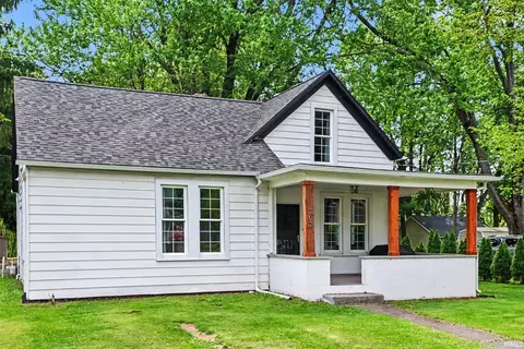 307 S Maple St, Pierceton, IN 46562