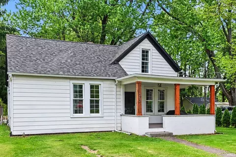 307 S Maple St, Pierceton, IN 46562