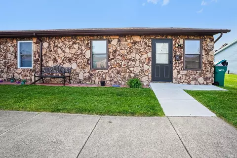 924 Berkley Cir, Mishawaka, IN 46544