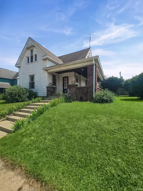 15 E Main St, Rossville, IN 46065