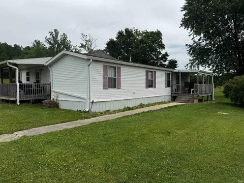 2 E Calvertville Rd, Bloomfield, IN 47424