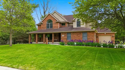 9827 Crown Point Dr, Fort Wayne, IN 46804