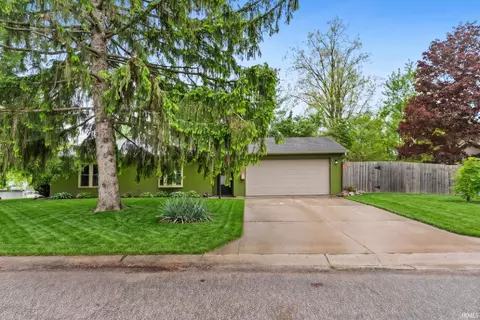5932 Horseshoe Bnd, Fort Wayne, IN 46825
