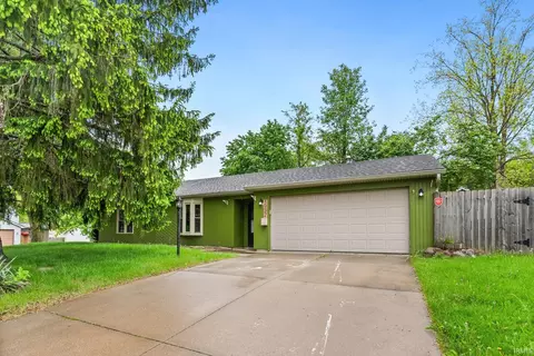 5932 Horseshoe Bnd, Fort Wayne, IN 46825