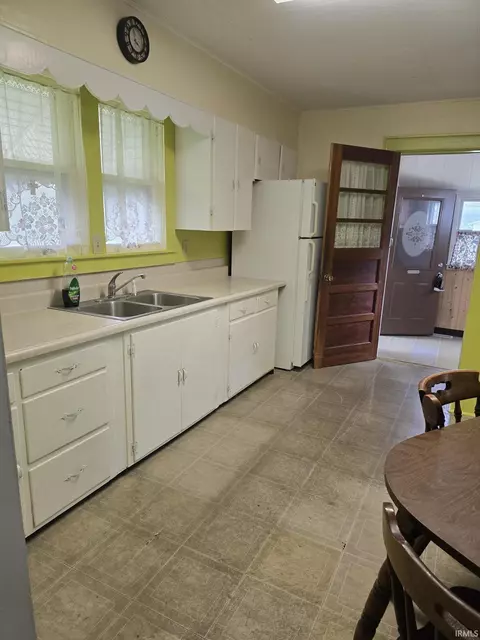 Kitchen - 714 E Hoffer St, Kokomo, IN 46902 photo 1 of 2