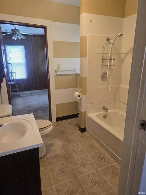 Bath - 714 E Hoffer St, Kokomo, IN 46902 photo 1 of 2