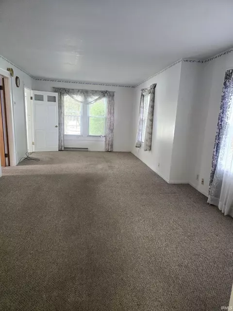 Living - 714 E Hoffer St, Kokomo, IN 46902 photo 1 of 2
