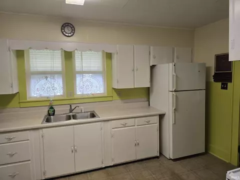 Kitchen - 714 E Hoffer St, Kokomo, IN 46902 photo 2 of 2