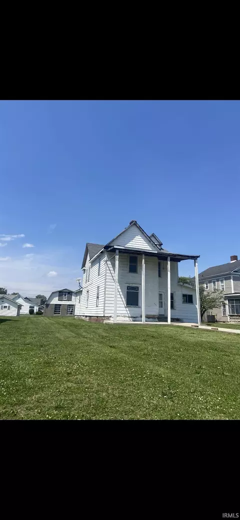 920 NE A St, Linton, IN 47441