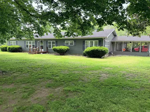 5052 E Country Club Rd, Logansport, IN 46947