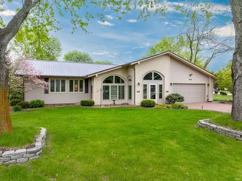 3328 N Chase Dr, Warsaw, IN 46582