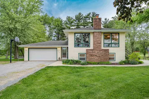 9135 Vallyd Acre Dr, Fort Wayne, IN 46816